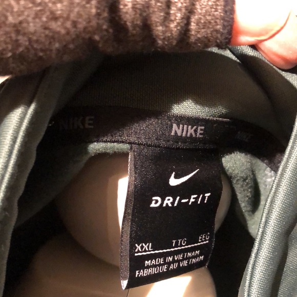 Nike Men's Green Jacket - Picture 3 of 8